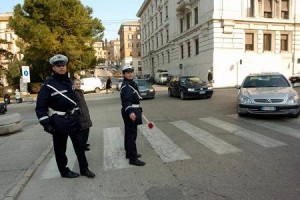 milano-vigile-urbano-travolto-e-trascinato-da-L-AYaUss