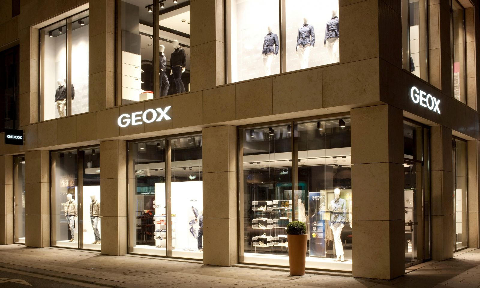 geox via chiaia